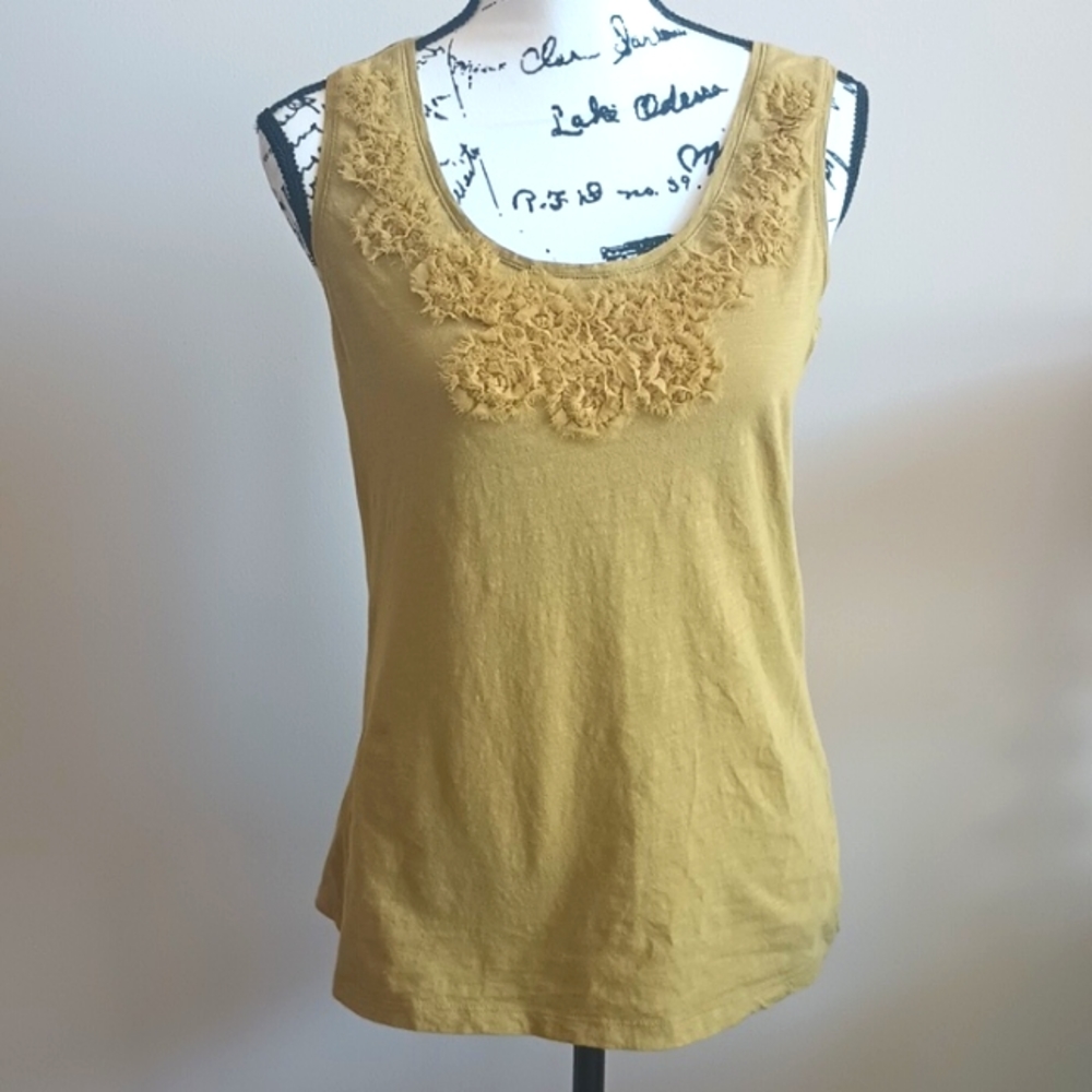 Merona Sleeveless Citrine Green Tank Top With Beautiful Decorative Neckline.